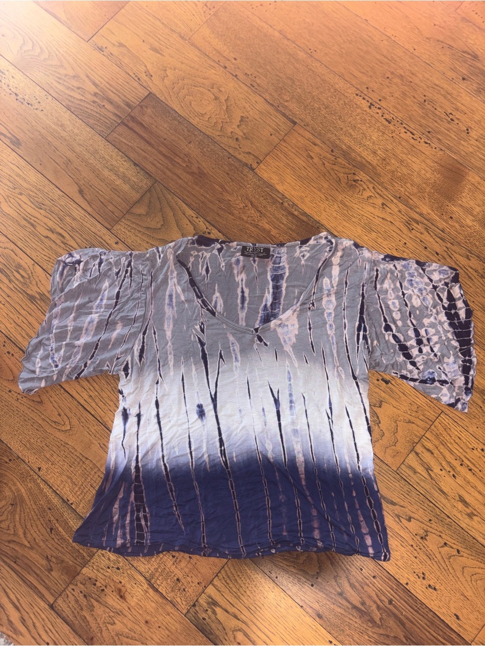 Tryst Women’s Blue and Gray Tie-Dye V-Neck Butterfly Sleeve Top Size Large